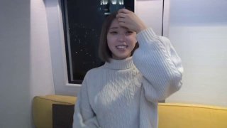 年轻女孩的双重插入。
